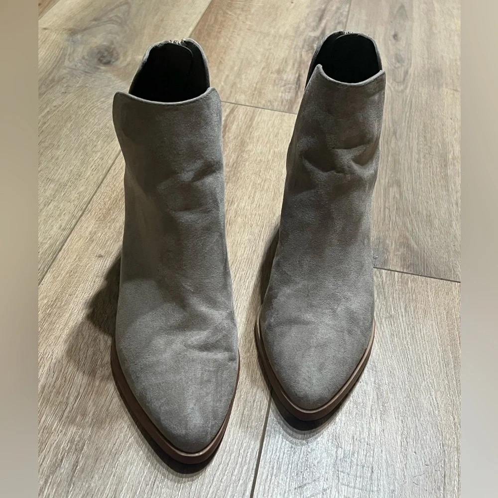 BP Women's Grey Suede Heeled Ankle Booties size 8 - Picture 3 of 8